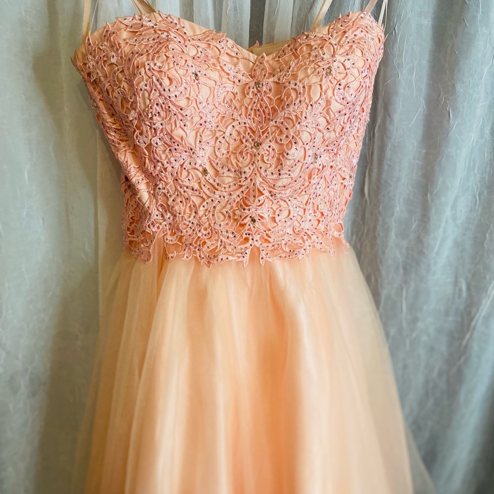 Formal short salmon/pink strapless dress with appliqué top and tule/slip bottom